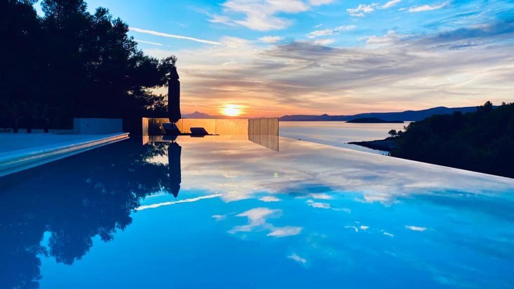 HOLIDAY HVAR lux Basina Extérieur photo