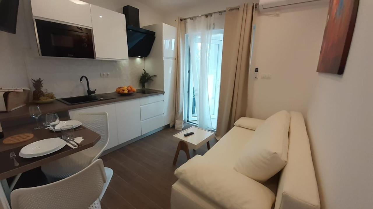 HOLIDAY HVAR lux Basina Extérieur photo