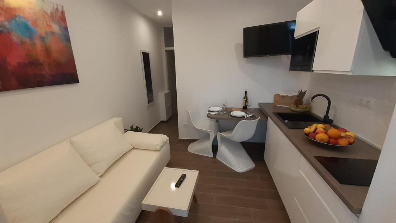 HOLIDAY HVAR lux Basina Extérieur photo