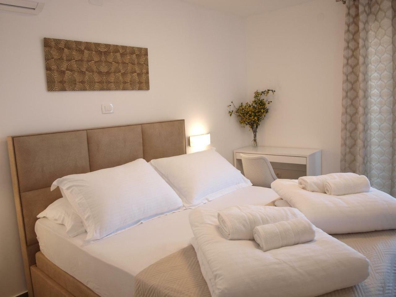 HOLIDAY HVAR lux Basina Extérieur photo