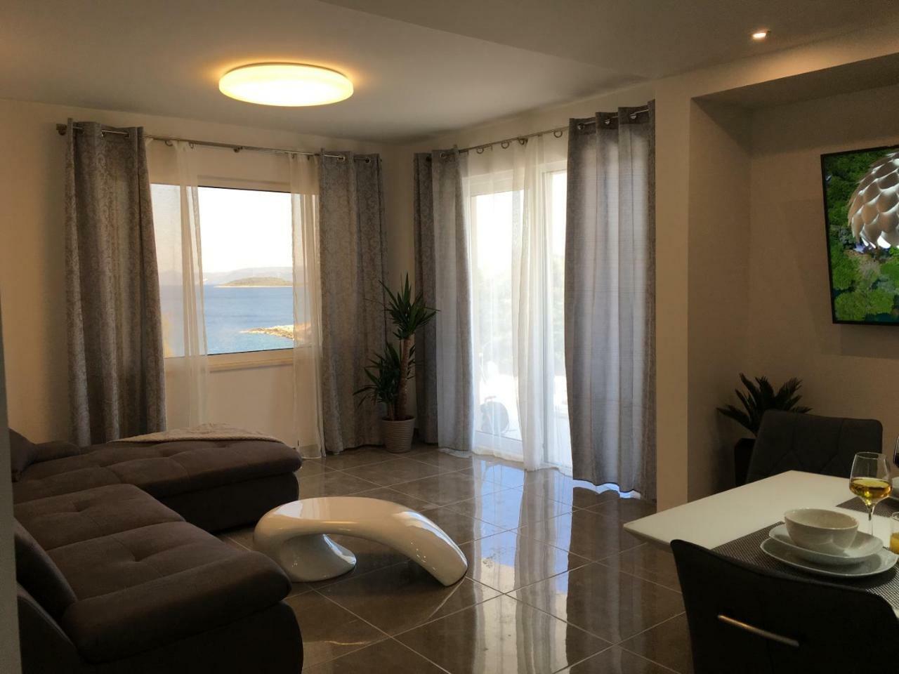HOLIDAY HVAR lux Basina Extérieur photo