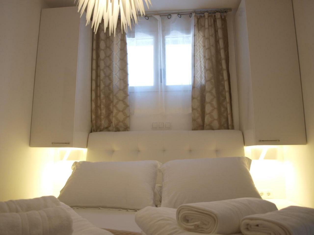 HOLIDAY HVAR lux Basina Extérieur photo