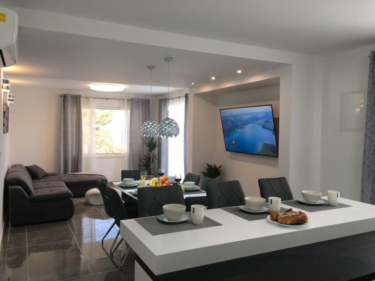 HOLIDAY HVAR lux Basina Extérieur photo